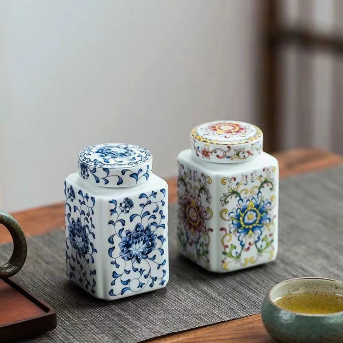 BỘ 2 HŨ ĐỰNG TRÀ HOA VĂN SỨ