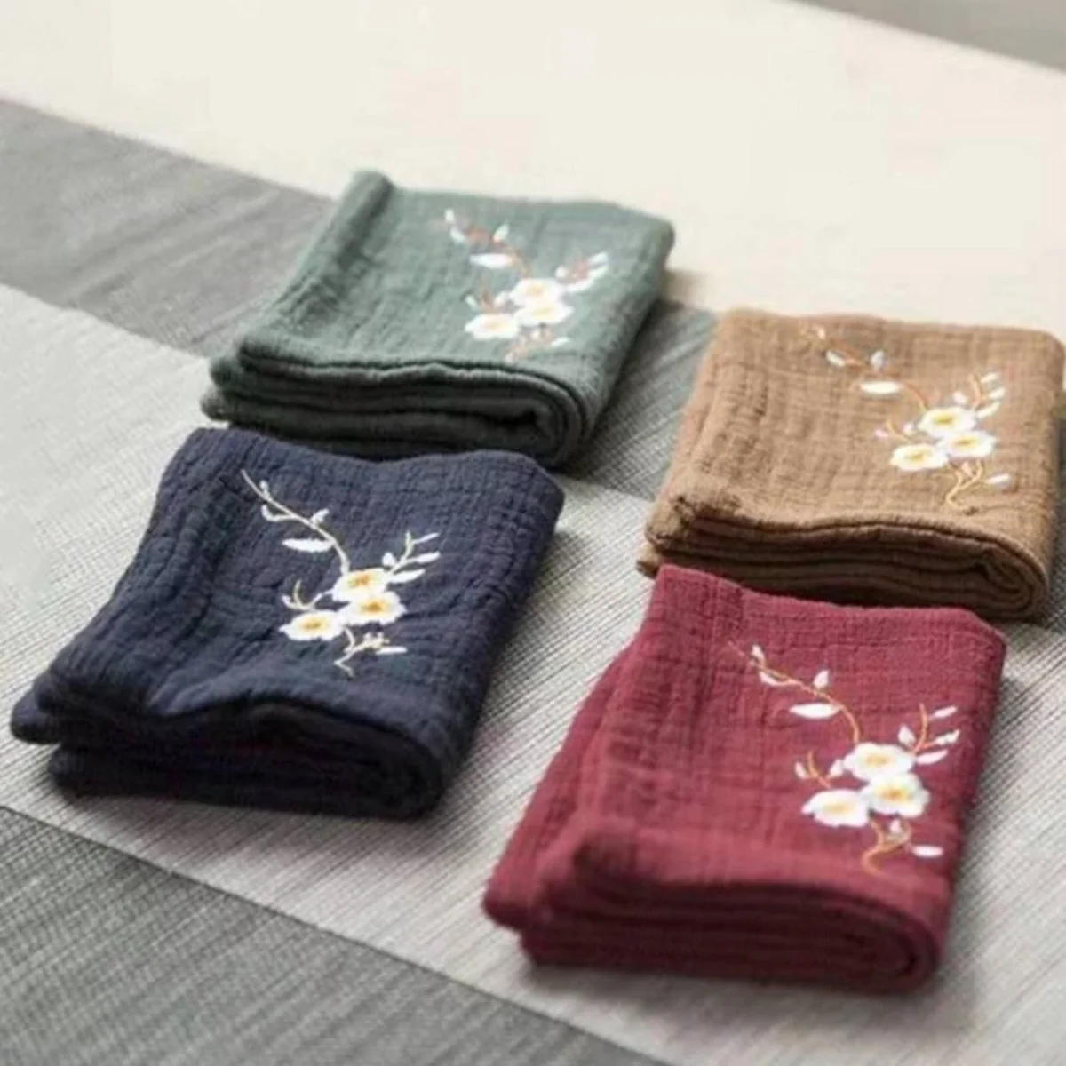 BỘ 4 KHĂN LAU THÊU HOA MAI TRẮNG 3