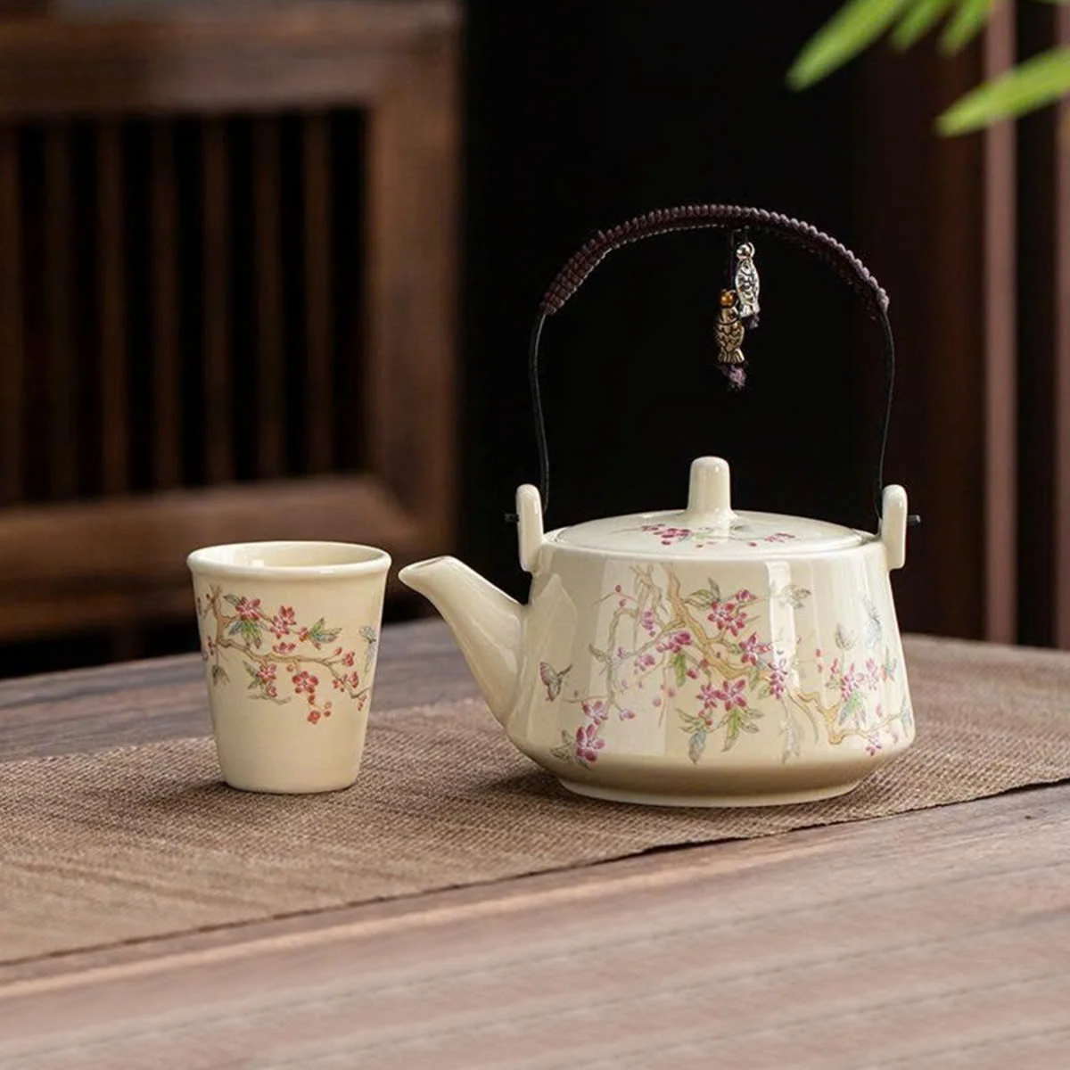 BỘ ẤM CHÉN GỐM HOA CỔ ĐIỂN 3