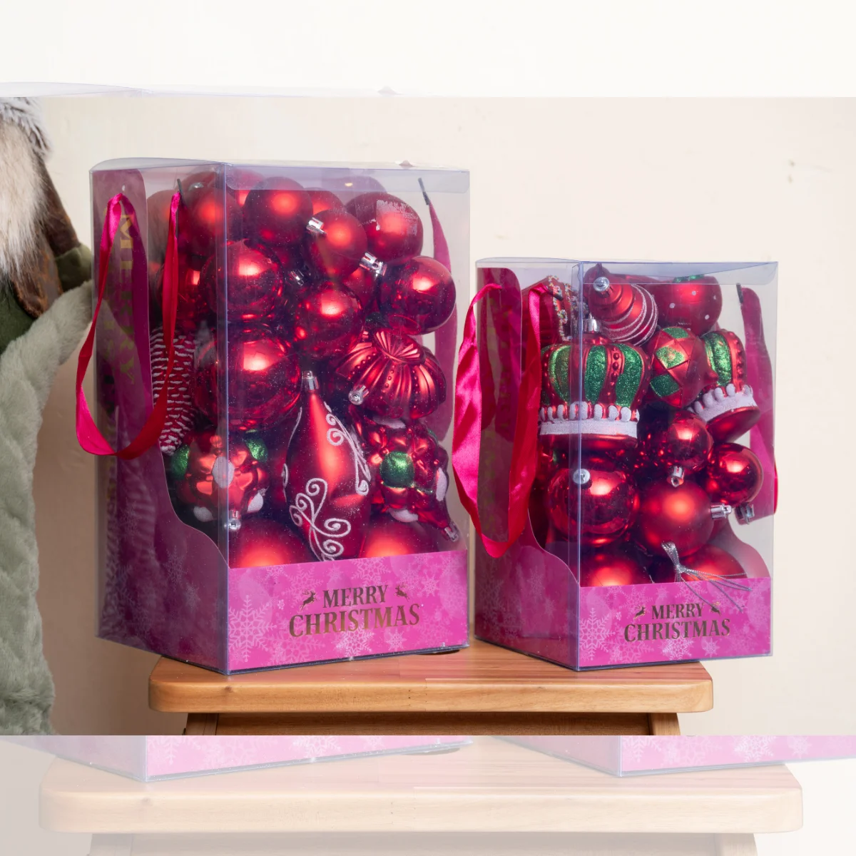 HỘP TRANG TRÍ CHRISTMAS MÀU ĐỎ 31 MÓN 2