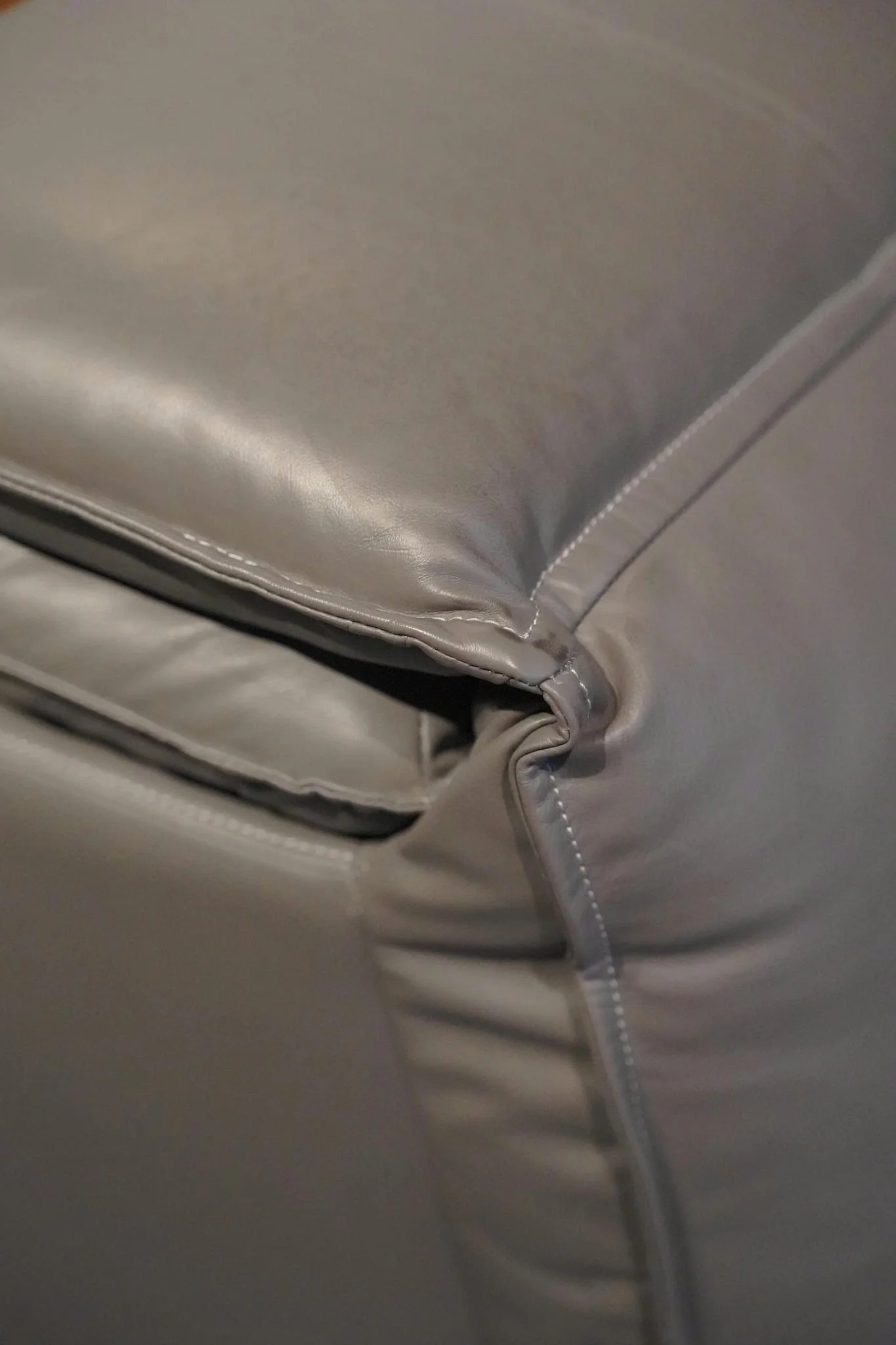 GHẾ SOFA DA BÒ 2 CHỖ 4